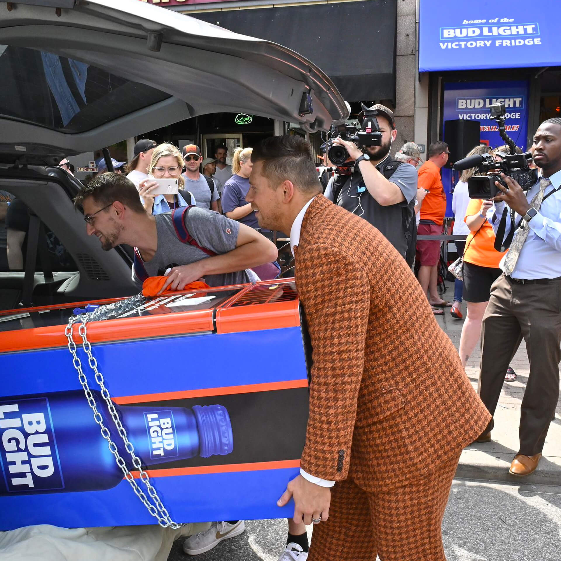 NYSportsJournalism.com - Bud Light Pops Ups With Victory Fridges